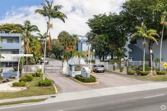 Photo - 9351 Fontainebleau Blvd Condo Unit B417