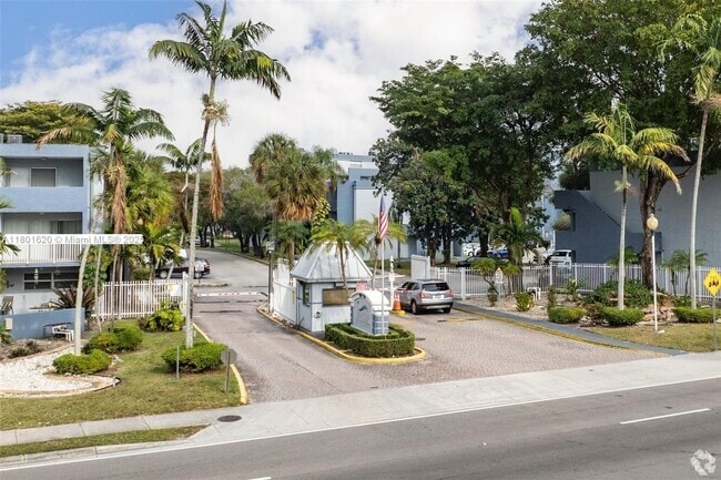 Building Photo - 9351 Fontainebleau Blvd Unit B417 Rental