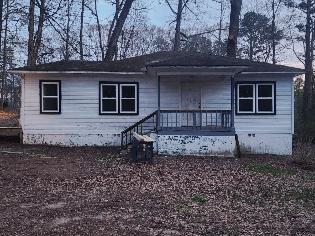 Charming and cozy 2 bed/1bath home in a quite setting. - 290 Sub Station Rd