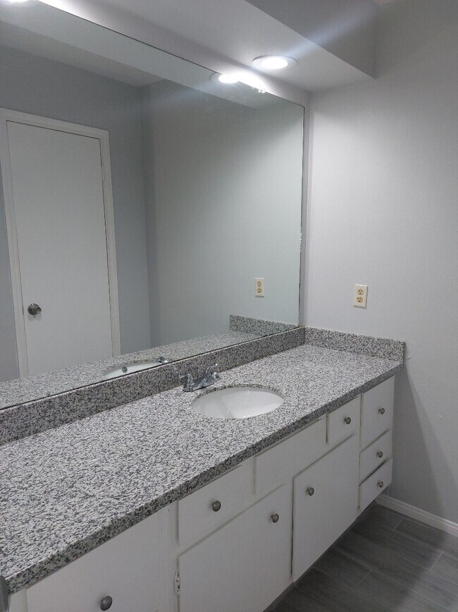 Photo - 1846 Hollister St Unidad 6