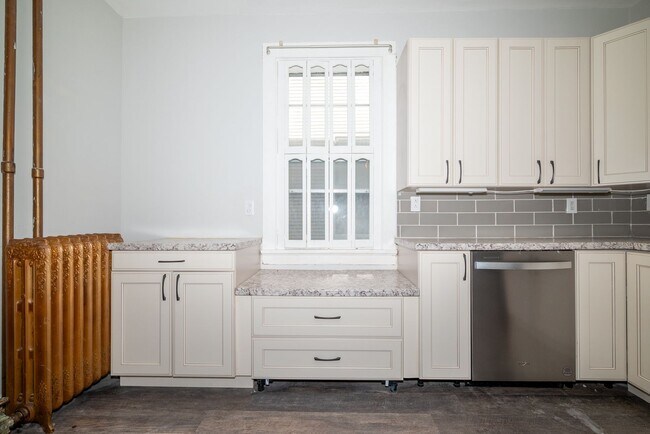 Photo - 405-407 W Main St Unit 405