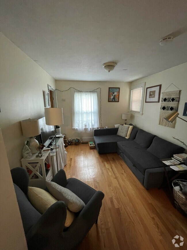 Building Photo - 19 Bay St Unit 1L Rental