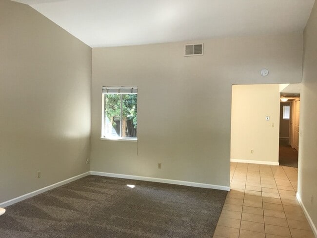 Photo - 715-717-717 Arthur St