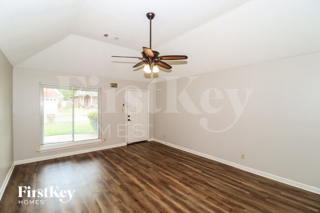 Photo - 982 Dusty Cove