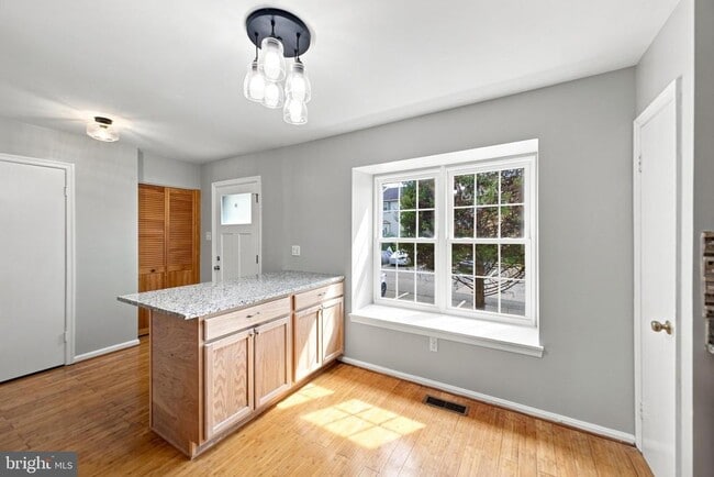 Photo - 8346 Stationhouse Ct