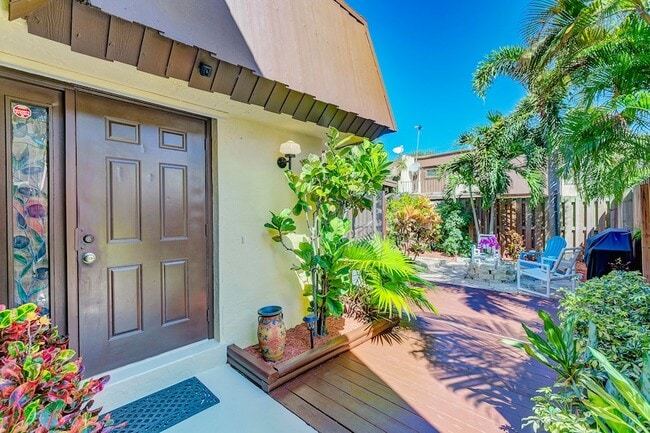 Photo - 3530 Gardens E Dr
