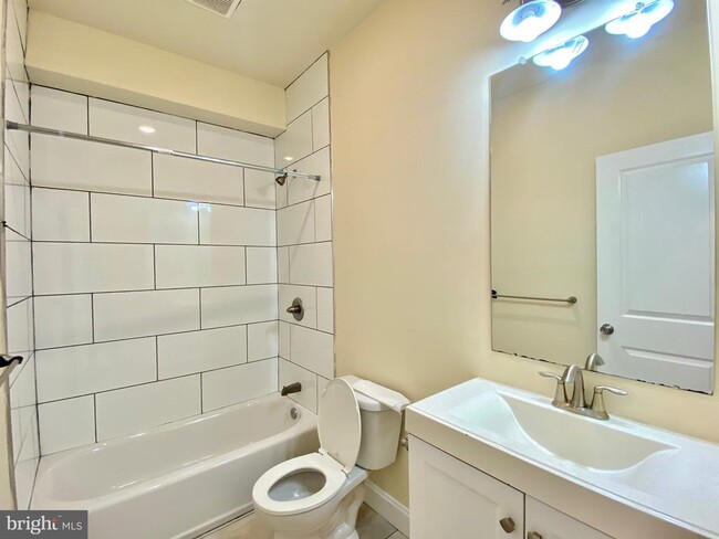 Photo - 1950 N Gratz St