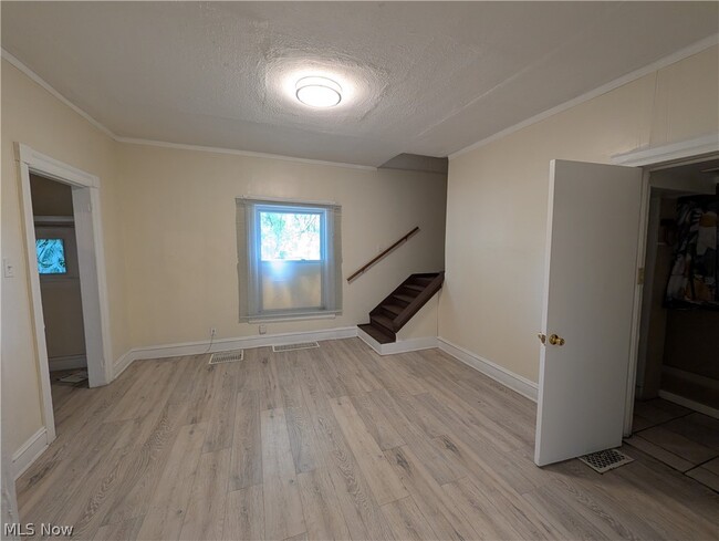 Photo - 545 W 36th St