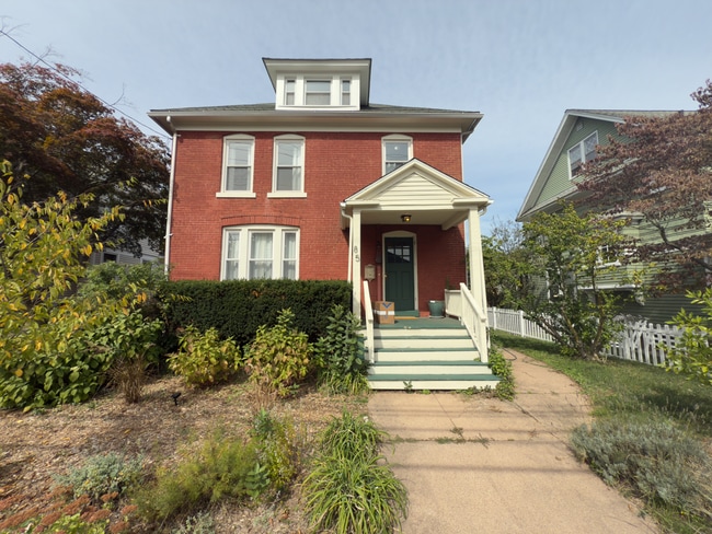 Photo - 85 Putnam Ave