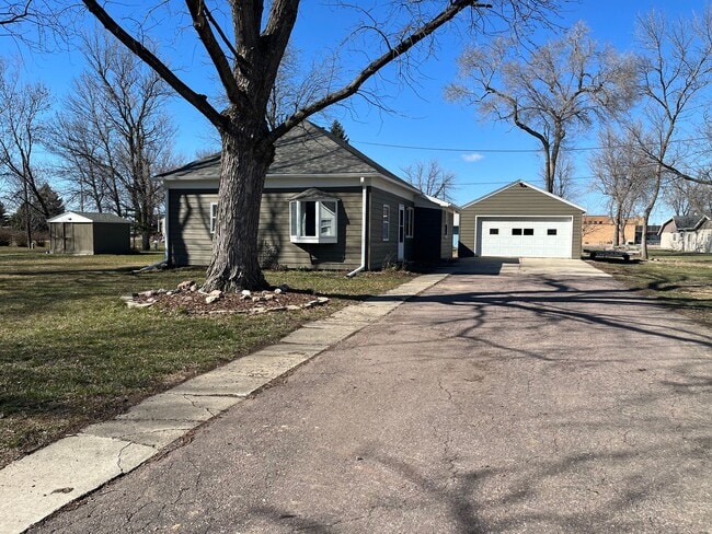 Building Photo - 4 Bedroom/2 Bath House For Rent in Harrisburg, SD!!