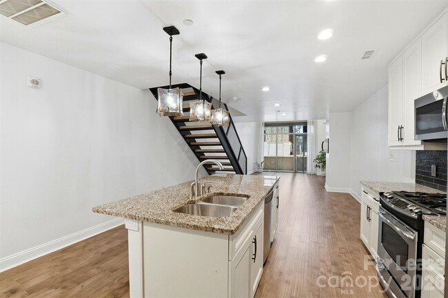 Photo - 701 Royal Ct Unit 106