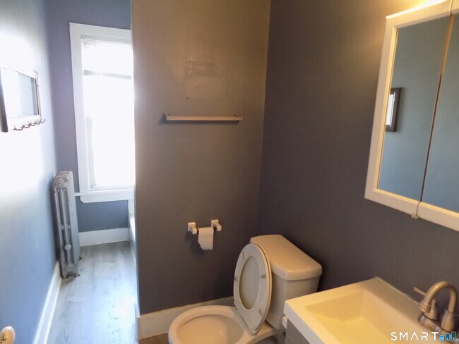Photo - 175 Goodwin St Unidad 2nd Floor
