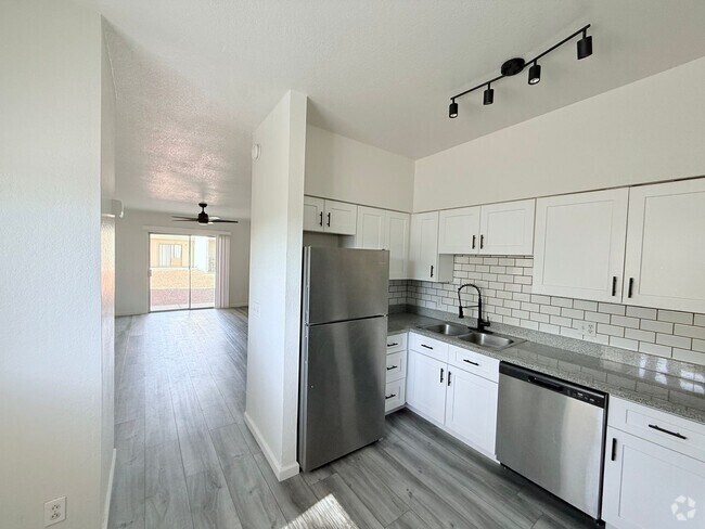 Building Photo - 1 Bedroom condo in Phoenix