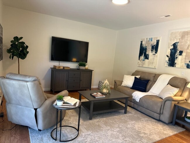 Photo - 2172 La Salle Dr