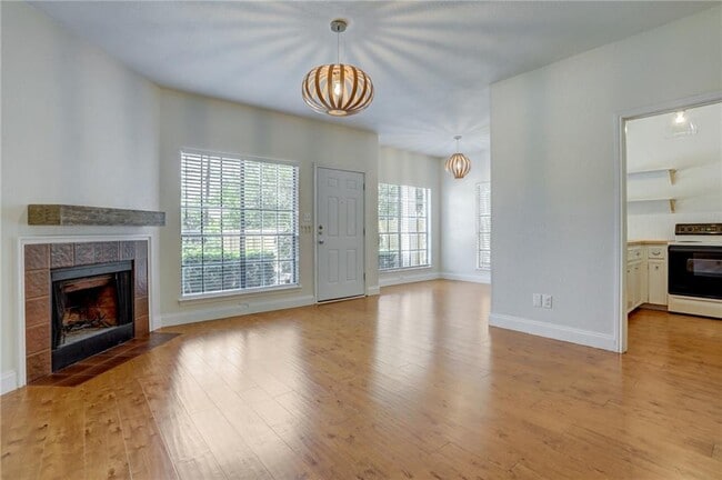 Building Photo - 1610 Waterston Ave Unit 7