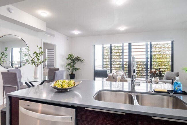 Photo - 2955 Bird Ave