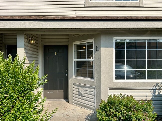 Building Photo - 2 Bedroom Condo with Washer/Dryer in Home