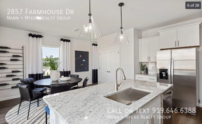 Photo - 2857 Farmhouse Dr