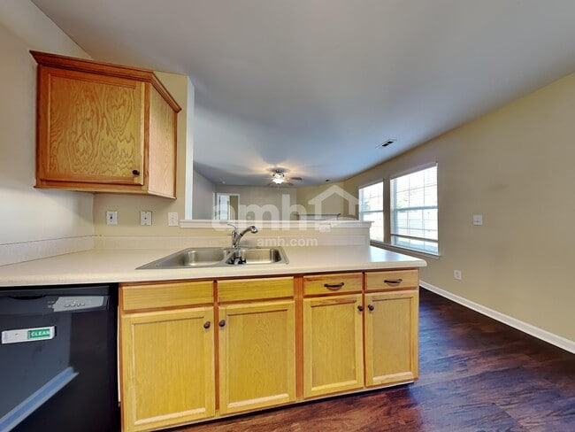 Photo - 144 Worcester Ln