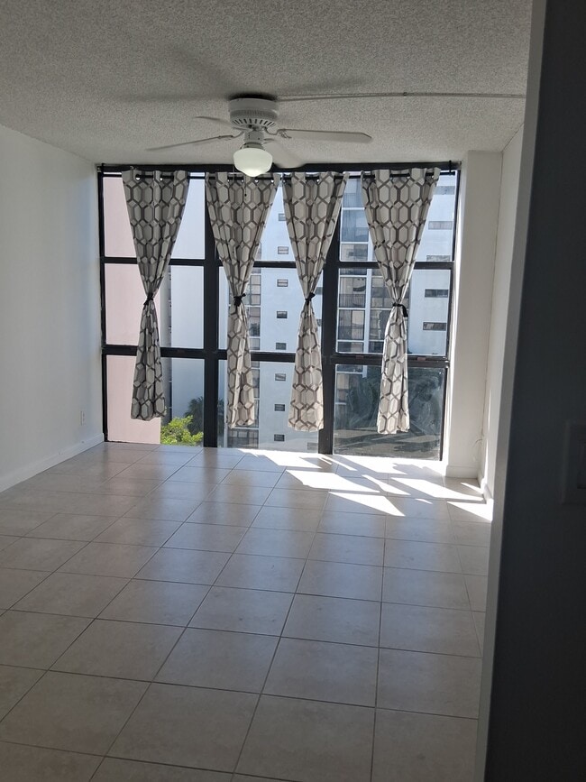 Building Photo - 17021 N Bay Rd Unit 767