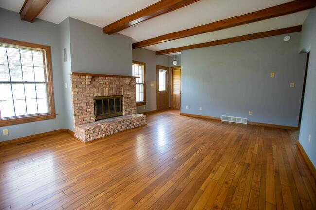 Photo - 3 bedroom 2.5 bathroom home with a fully fenced yard!