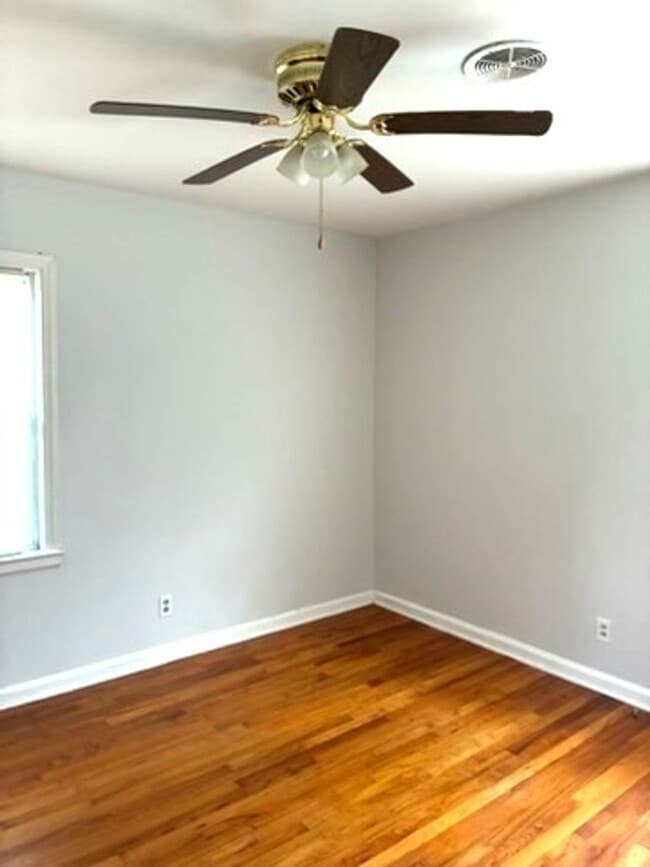 Photo - 275 Nightingale Dr