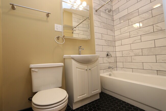 Photo - 2433 N Kedzie Blvd Unit 1F