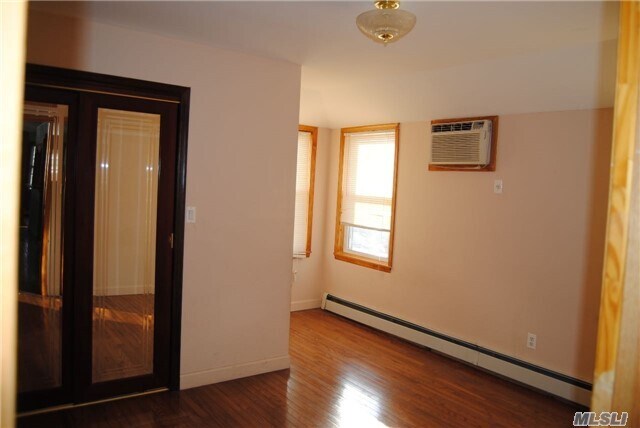 Photo - 86-59 Range St