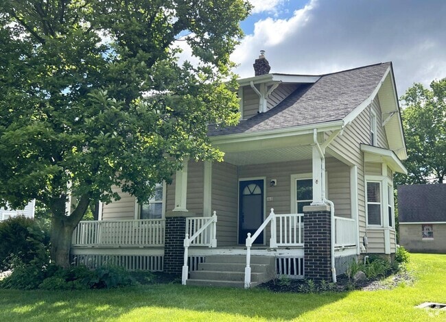 Building Photo - 460 N State St Rental