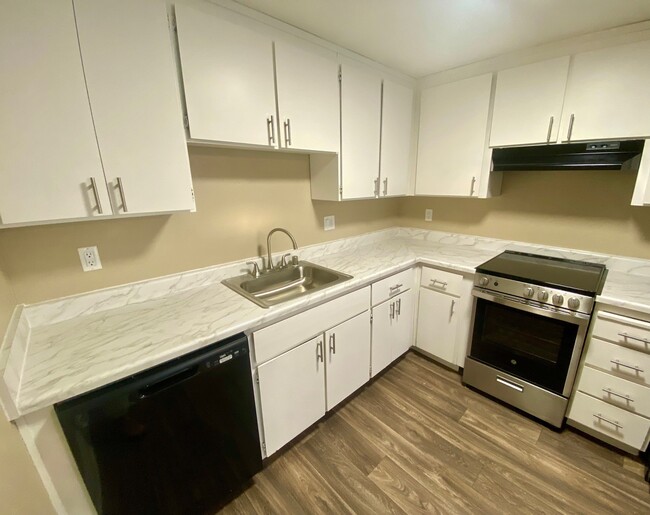 Clarendon House Apartments For Rent in Sacramento, CA