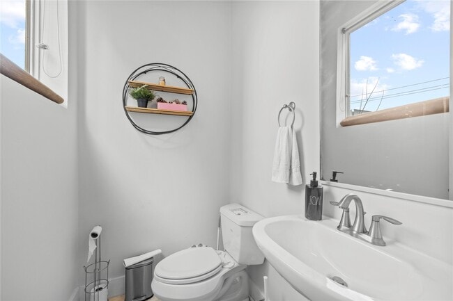 Building Photo - 2417 Charleston St