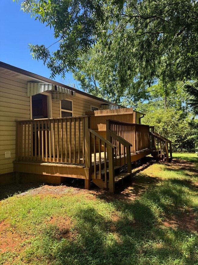 Building Photo - N Whisnant Quad Unit 2077