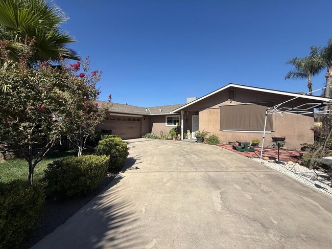Photo - 942 Eaton Ave