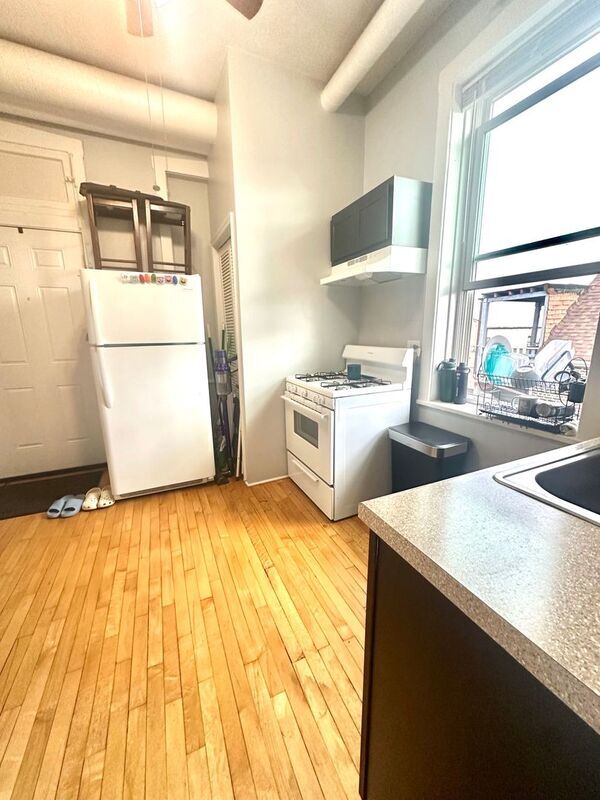 Photo - 2303 S Oakley Ave Unit 3R