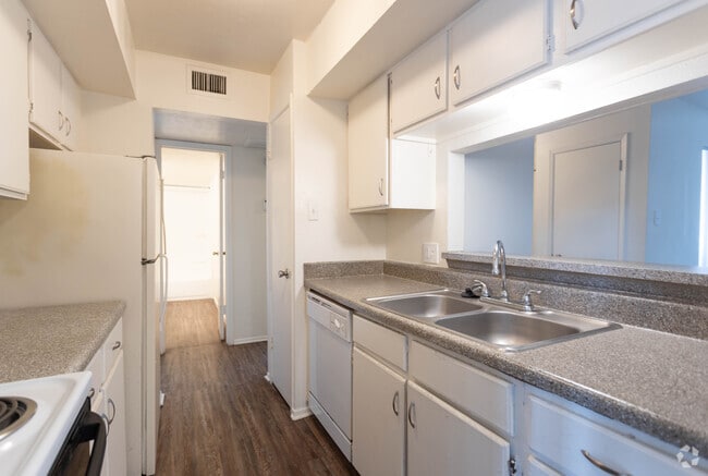 2BR 2BA - 950 SF