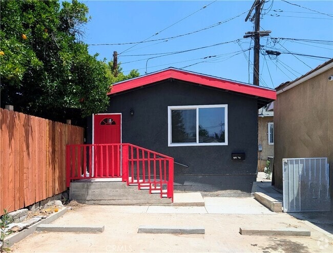Building Photo - 1575 Munson Ave Unit 1/2-1/2 Rental
