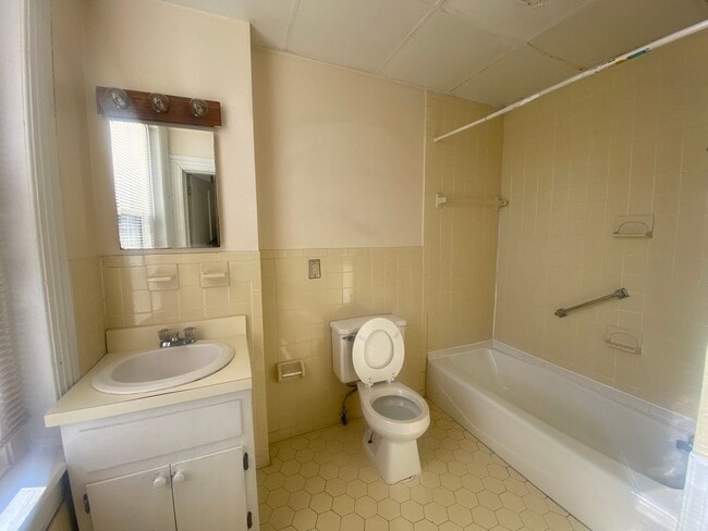 Photo - 314 W Leigh St Unidad B