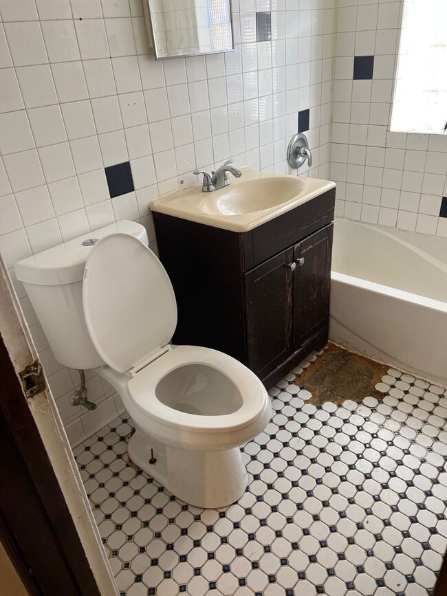 Photo - 2426 Benderwirt Ave Unit 2426-2E
