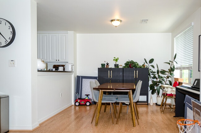 Photo - 173 Oak St Unit 401 W