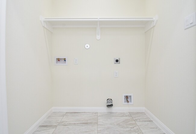 Photo - 2807 Topiary Ln