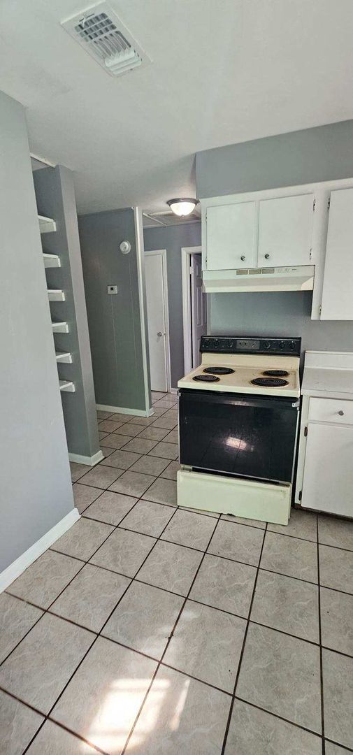 Photo - Central Lakeland Duplex