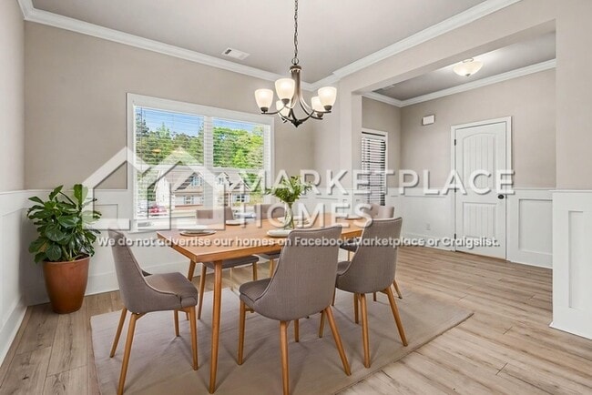 Photo - 110 Hawthorn Ln