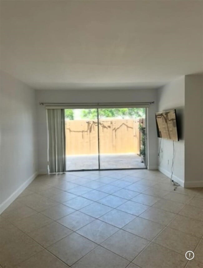 Photo - 4240 NW 79th Ave Unidad 1A