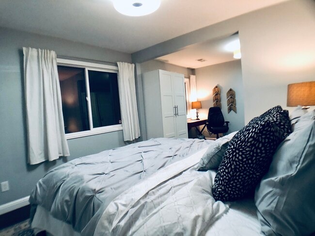 Photo - 949 62nd St Unidad Middle Bedroom