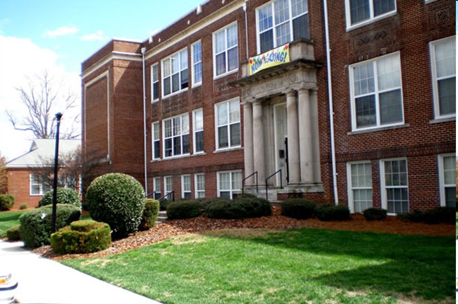 School at Spring Garden Student Apartments - School at Spring Garden Student Apartments