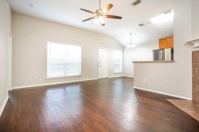 Photo - 6552 Manitoba St