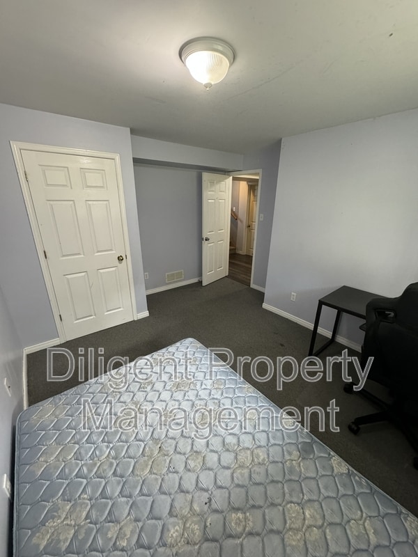 Photo - 588 Howden St