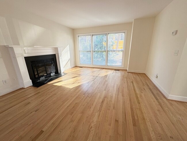 Photo - Fabulous 3 Br Townhome For Rent