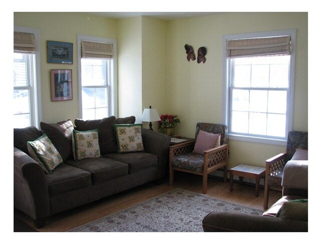 Photo - 444 Plantation St