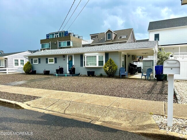 Building Photo - 225 Ocean Bay Blvd Rental